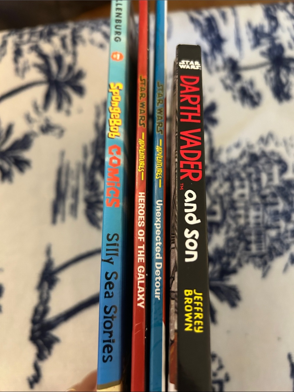 Kids graphic novel set, sponge bob and Star Wars